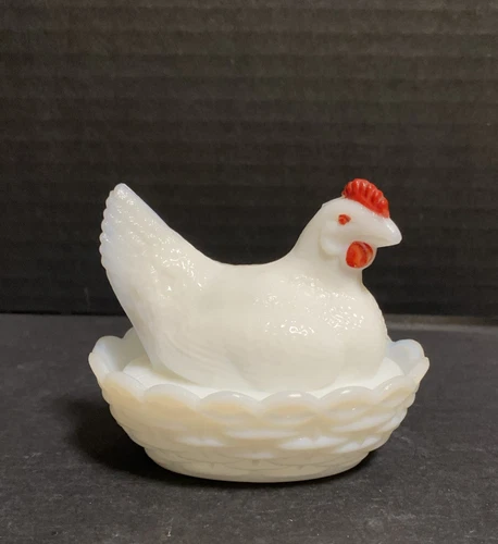 Vintage Small Westmoreland White Milk Glass Hen Chicken On Nest Dish