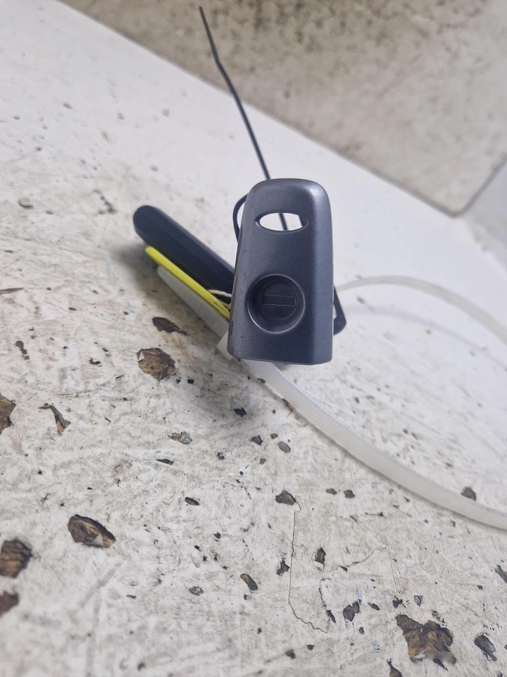 MITSUBISHI OUTLANDER CERRADURA PUERTA BARRIL Y LLAVE MK3 PHEV 2012 - 2015 Foto 3 de 4