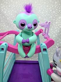 Fingerlings: Interactive Baby Animals Lot Of 5 And- Jungle Gym Playset Adorable!