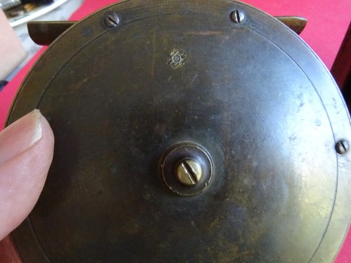 UN BEL MULINELLO A MOSCA SALMONE OTTONE PESANTE 4 5/16" TARDO VITTORIANO ANTICO + CUSTODIA BLOCCO D - Foto 11 di 14