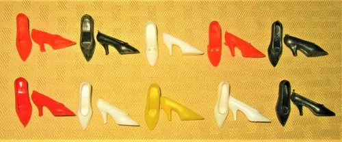 VINTAGE FOR CLOTHES BLACK RED WHITE YELLOW POINTED HEELS FITS BARBIE SHOES LOT!