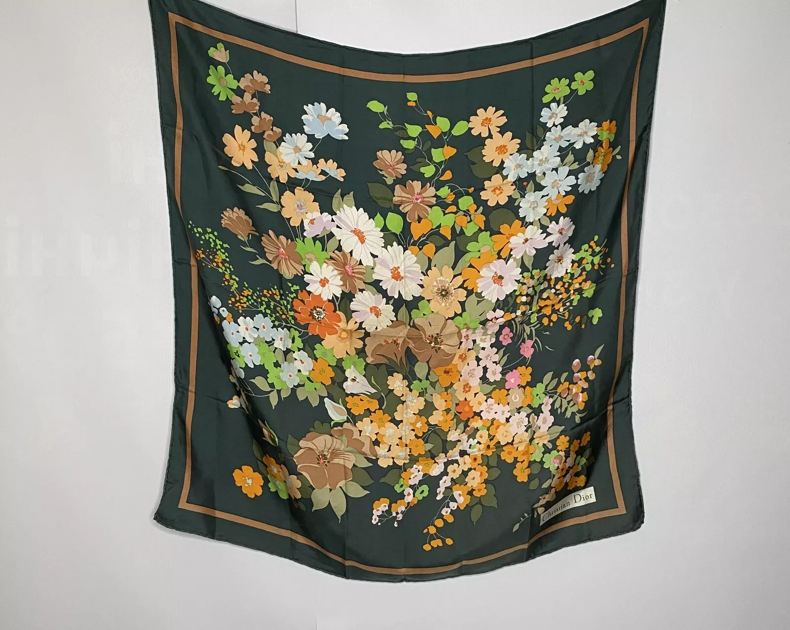CHRISTIAN DIOR VINTAGE FOULARD EN SOIE IMPRIMÉ FLORAL ROULÉ MAIN