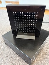 qlocktwo touch 13.5 Special Edition Black Metal Deutsch