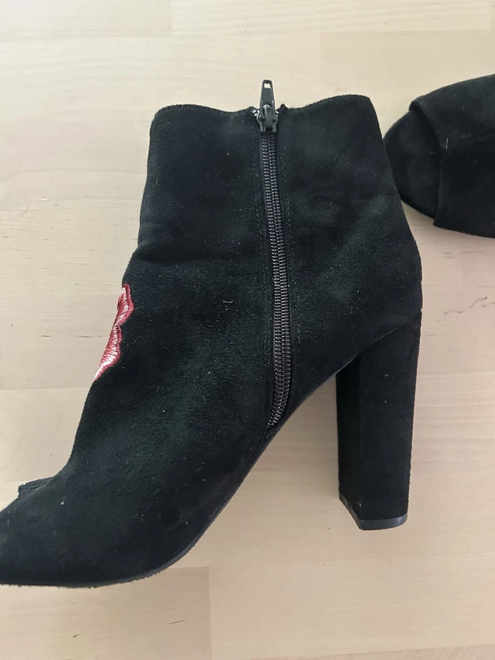 Y2K Charlotte Russe Negro Gamuza Bordado Rosas Punta Abierta Botín Tacones Talla 8W Foto 3 de 4