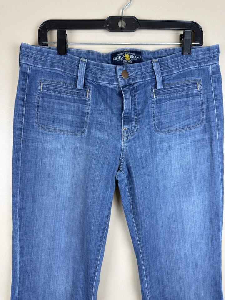 Pantalones de mezclilla para mujer Lucky Brand Charlie Flare tiro bajo azul desgastado acampanado 12x31 Foto 2 de 4