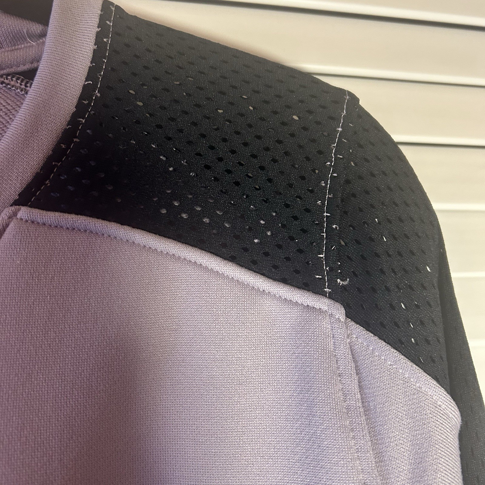 Under Armour Sweatshirt Womens SZ Large Purple Crew Neck Pullover Loose Fit thumbnail 3