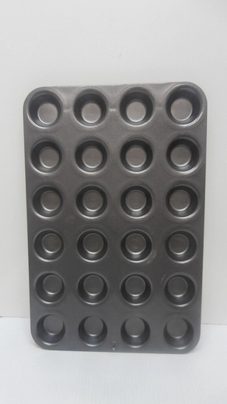 The Pampered Chef Deluxe Mini Muffin Pan Cupcake Non Stick 24 Hole Baking Tray