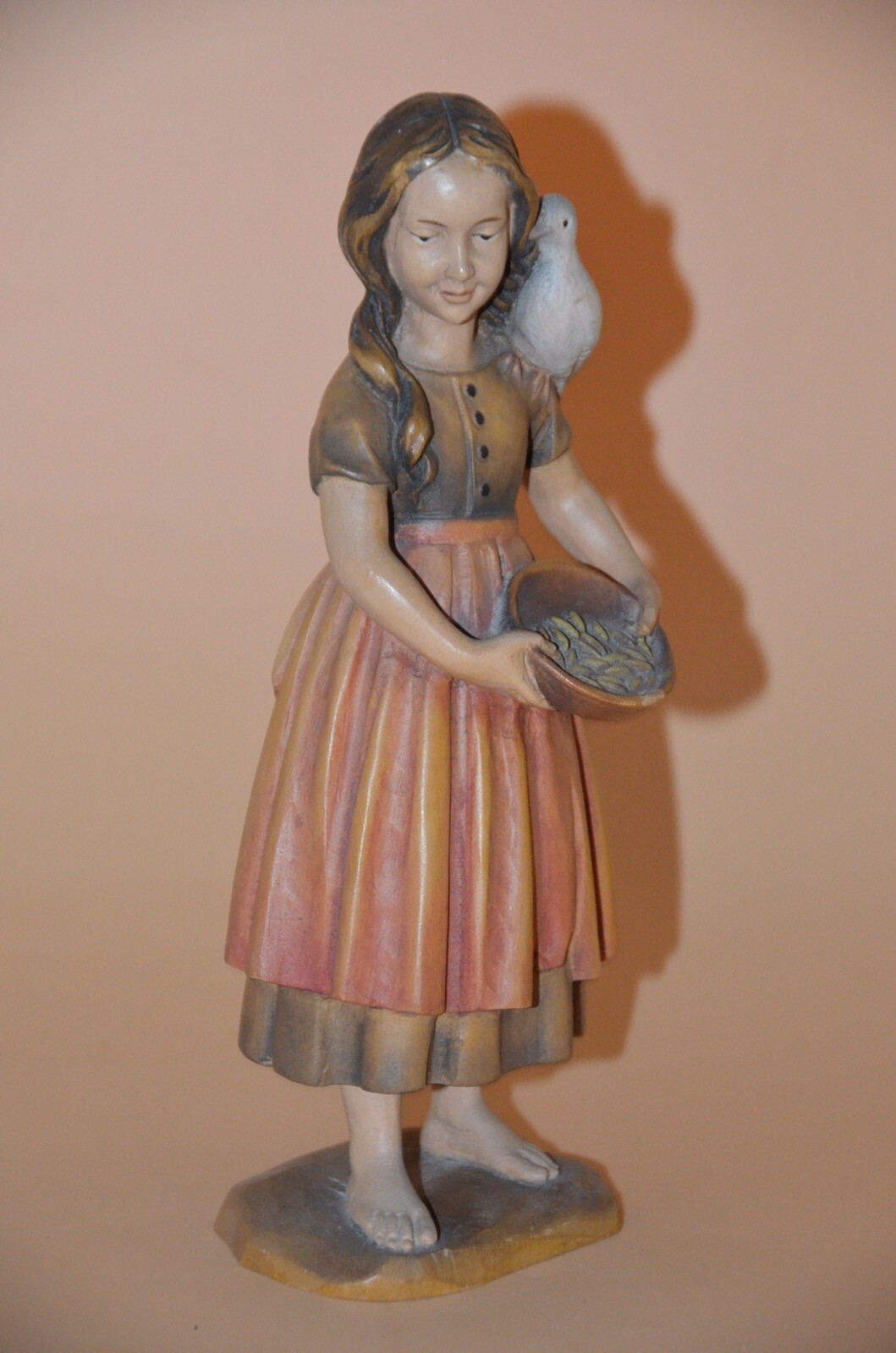 Ulrich Bernardi - ANRI - Krippe - Kleine Lisa - Mädchen mit Taube