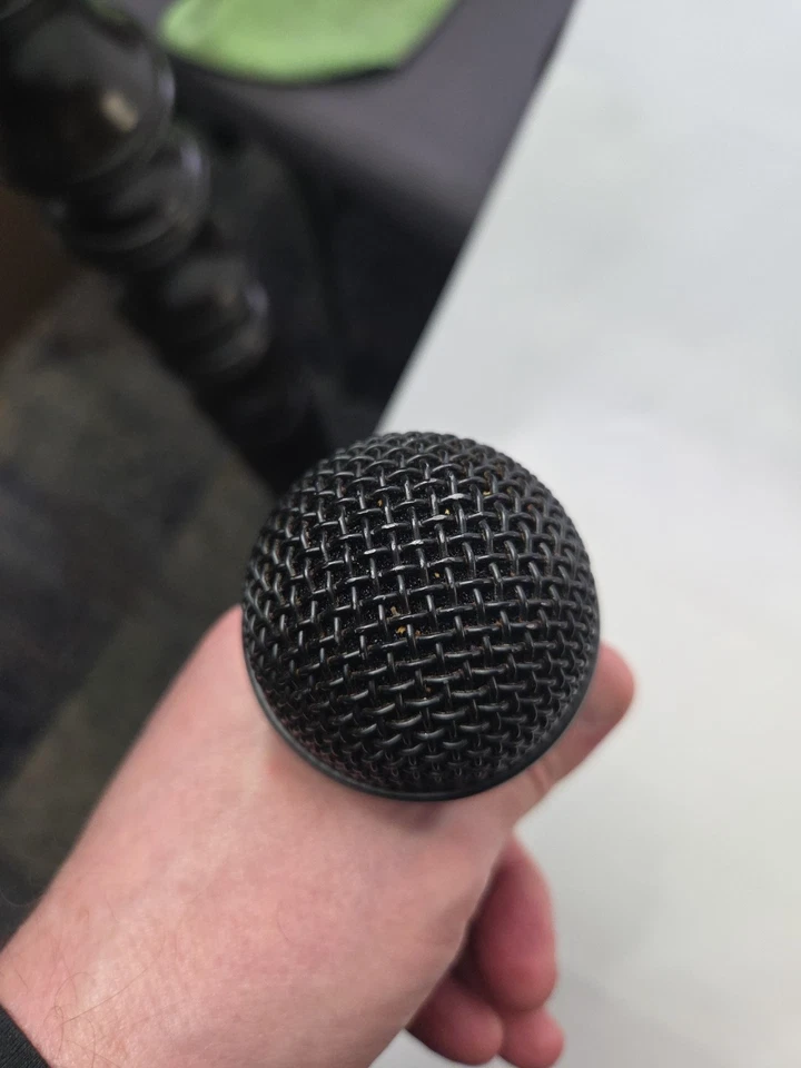 Audix OM2 Dynamic Vocal Microphone with XLR Cable Professional Stage Mic - Image 3 of 4