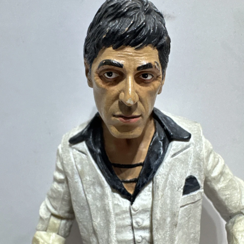 FIGURA DE ACCIÓN SCARFACE WHITE SUIT THE PLAYER AL PACINO CLASSIC MEZCO 2005 Foto 2 de 4