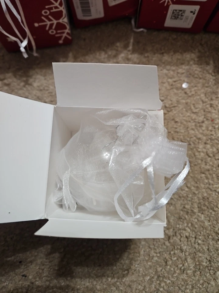 Bola de plumas adorno conmemorativo de Navidad transparente, un pedazo de mi corazón está en el cielo Foto 2 de 3