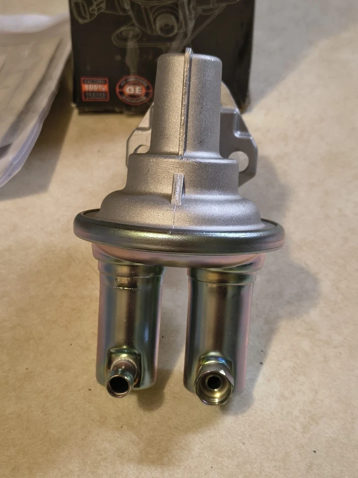 Bomba de combustible mecánica Carter M6984 para modelos seleccionados de Ford Mercury 65-76 Foto 2 de 4