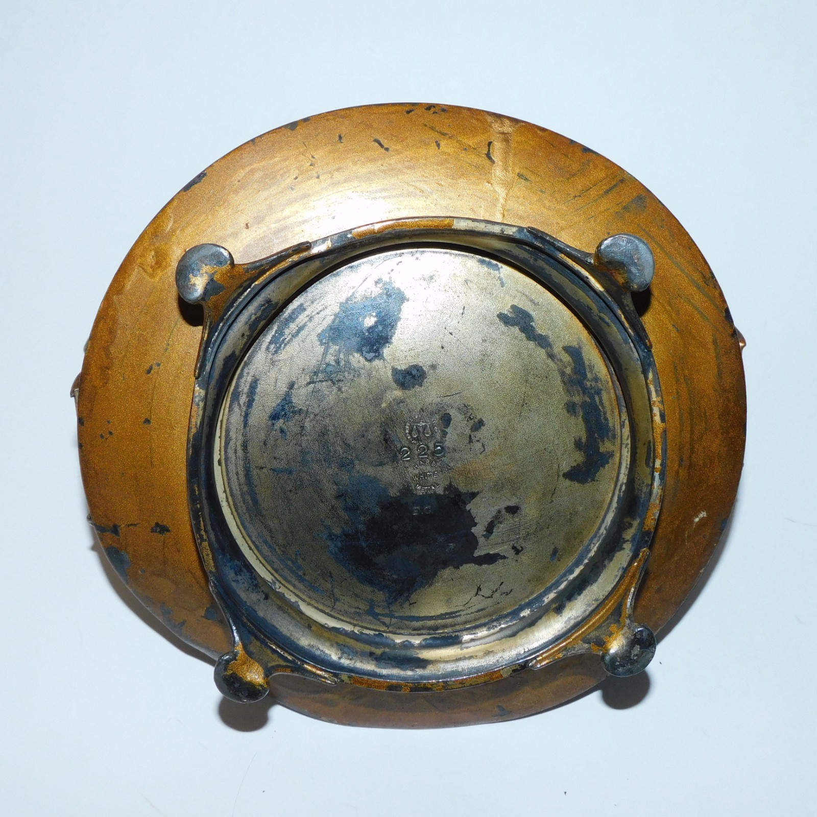 MAN & WOMAN ON BRIDGE MIDDLETOWN PLATE CO. QUADRUPLE PLATE 225 HARD WHITE METAL