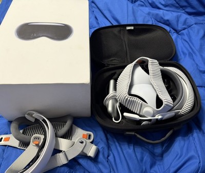 Apple Vision Pro 256GB + Developer Strap, Multiple Bands, Controllers + More