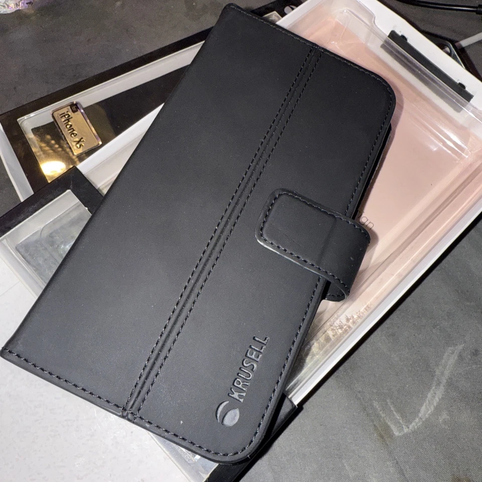 Estuche plegable billetera de cuero liso negro Krusell iPhone XS Max 2 en 1 Foto 3 de 4