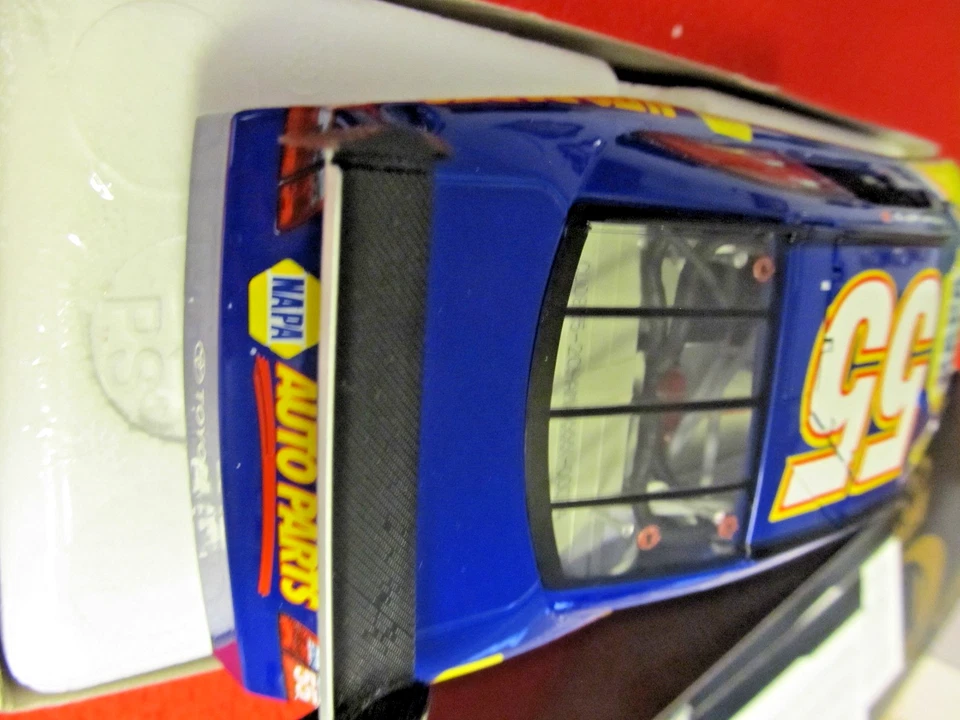 Michael Waltrip #55 NAPA RCCA Club Car 2008 escala 1:24 Toyota Camry #74 de 150 Foto 4 de 4