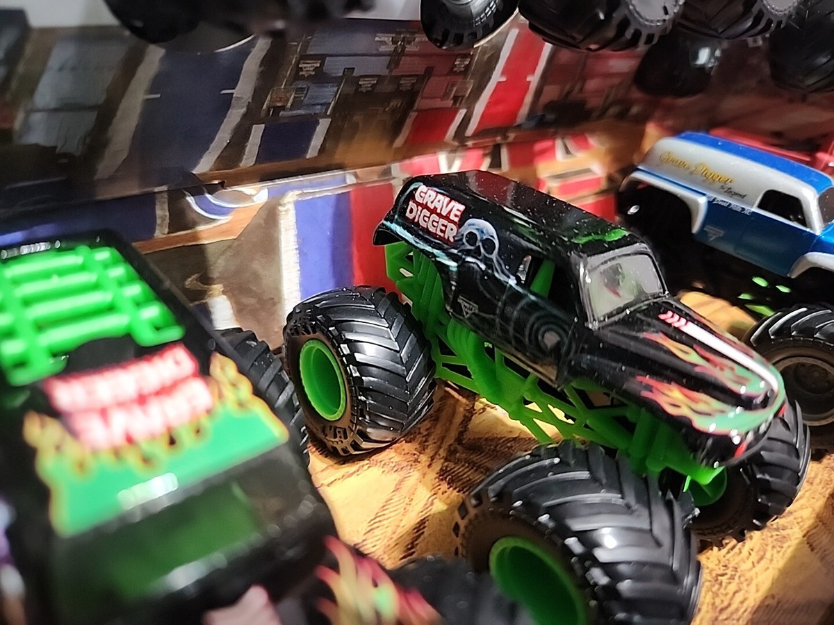 Monster Jam, Grave Digger 40th Anniversary 8-Pack Monster