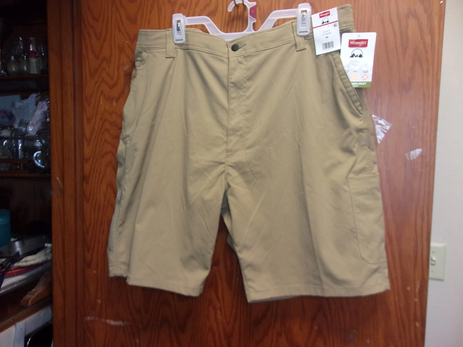 NEW MEN'S WRANGLER KHIKI TAN PERFORMANCE UTILITY RELAXED FIT SHORTS