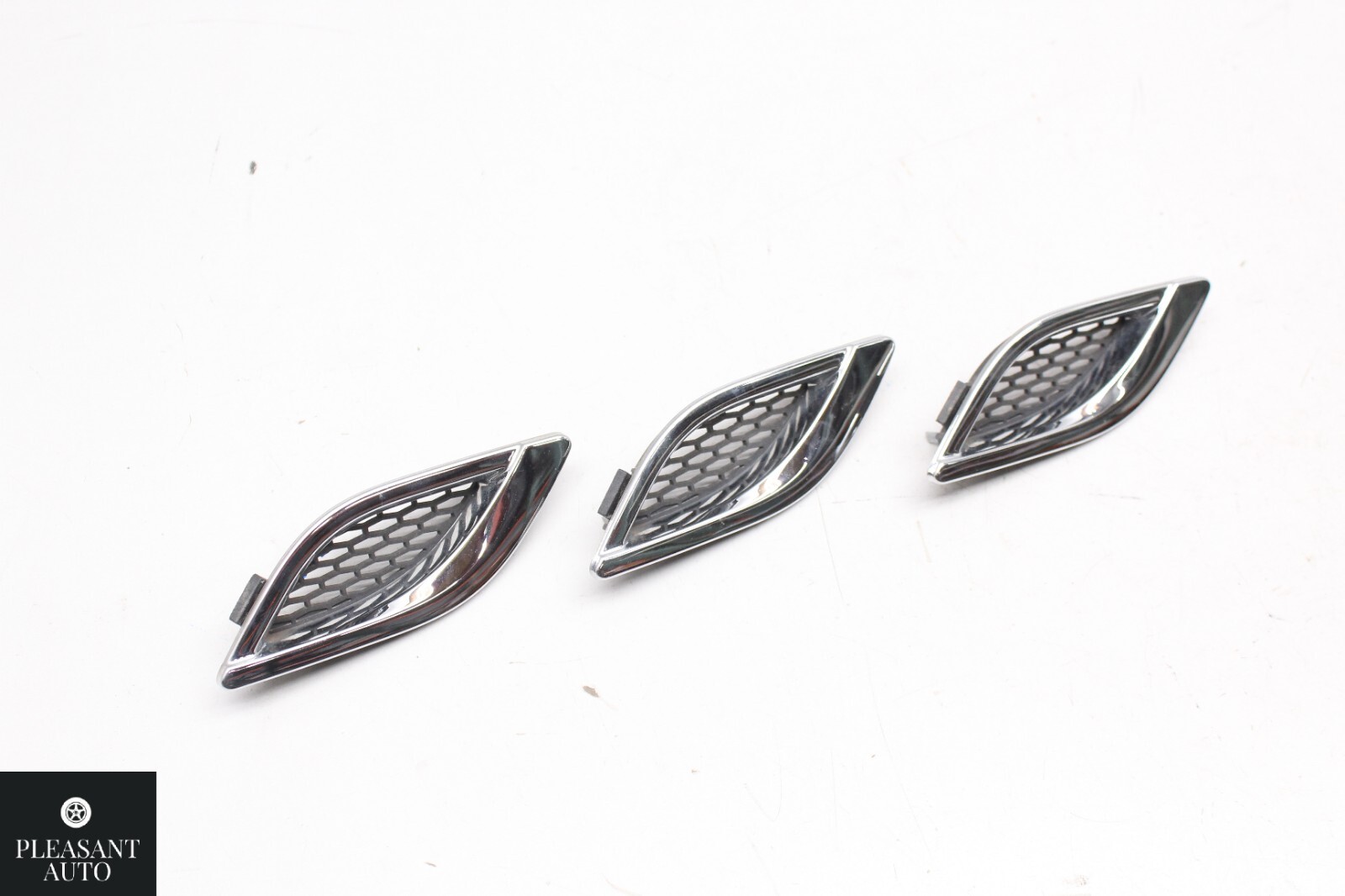 2014-2020 MASERATI QUATTROPORTE FRONT RIGHT SIDE FENDER VENT GRILL SET TRIM OEM