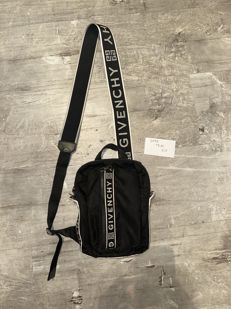 Givenchy Crossbody bag for men Givenchy Logo on straps excellent condition