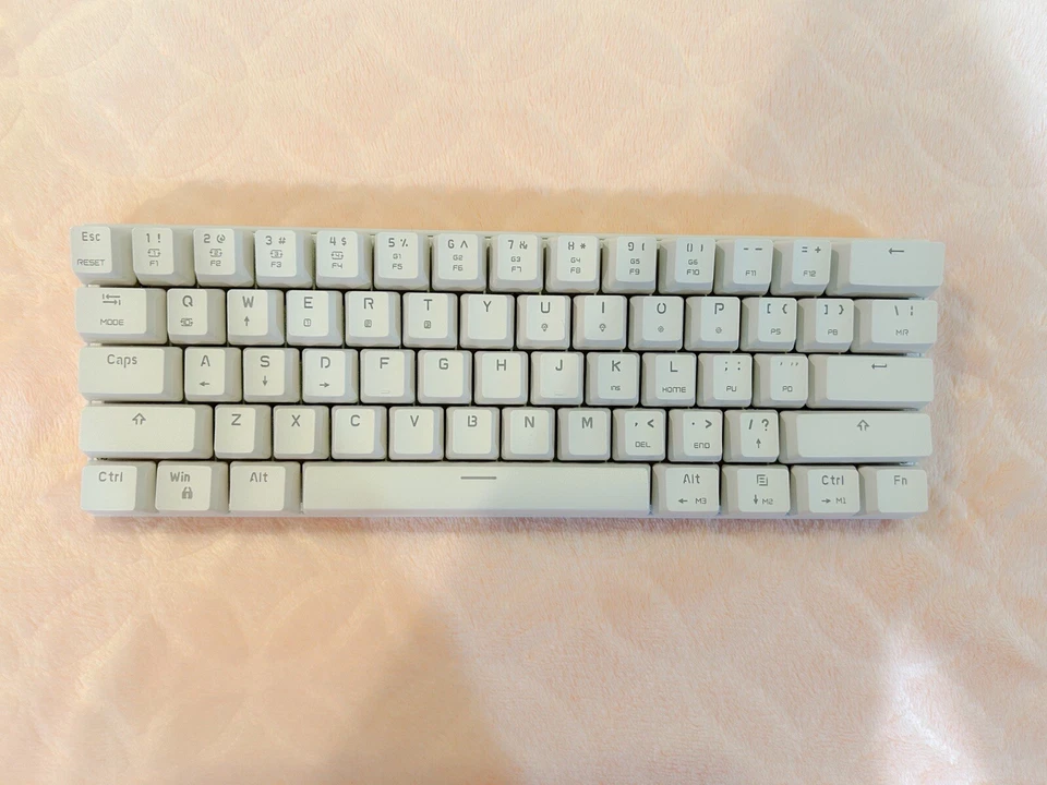 White Motospeed CK62 Bluetooth & Wired 60% RGB Keyboard Red Switch - Image 2 of 4