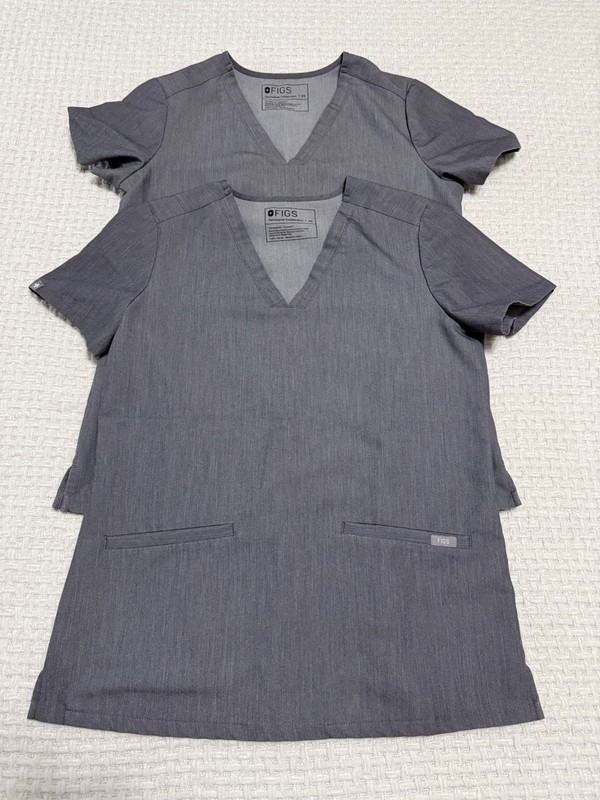 FIGS Technical Collection Casma grey scrub tops.  Set of 2. XS.👩‍⚕️🧑‍⚕️