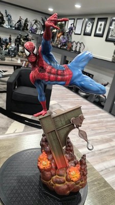 Spider-Man Premium Format Statue By Sideshow Collectibles