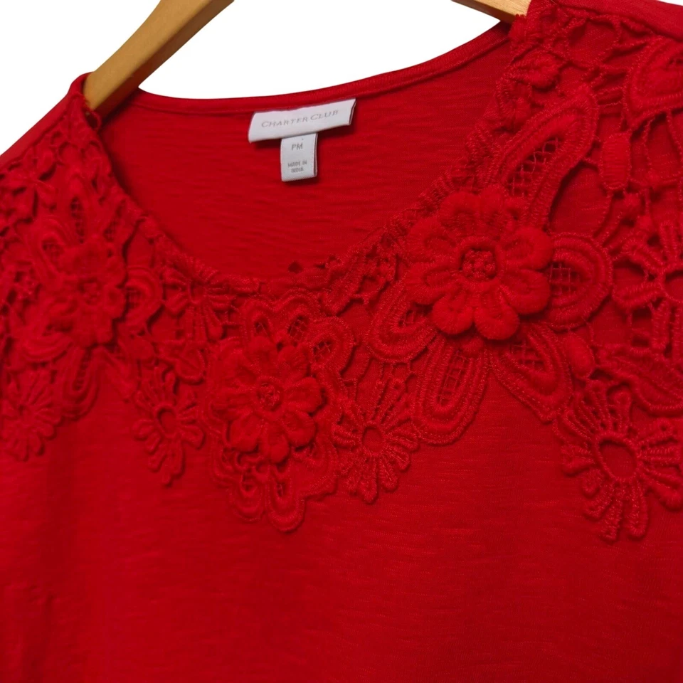 Blusa Charter Club de algodão renda floral manga curta vermelha PM média pequena - Imagem 3 de 4