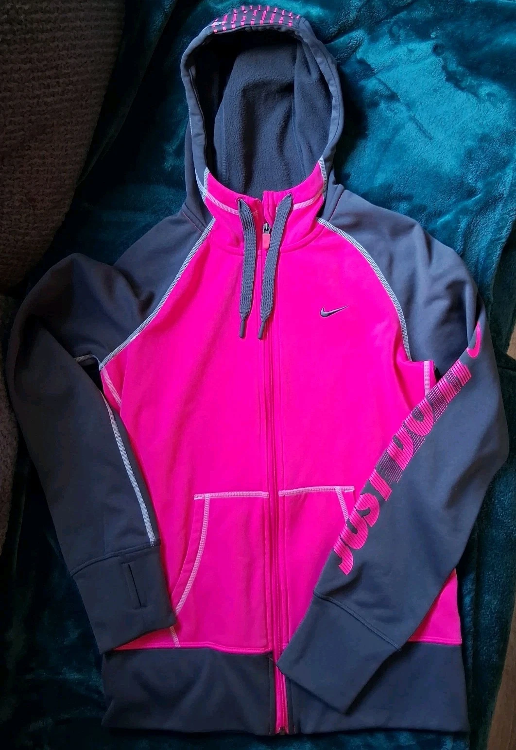 Therma fit Nike Hoodie Small