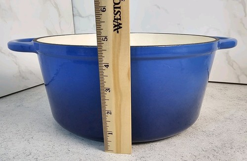 Horno holandés de hierro fundido Amazon Basics de 6 cuartos con tapa esmaltada asas dobles - Imagen 19 de 20