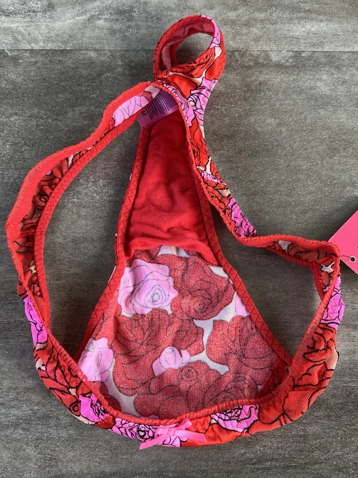 Tanga de satén sedoso vintage Betsey Johnson rosa M nuevo Foto 3 de 4