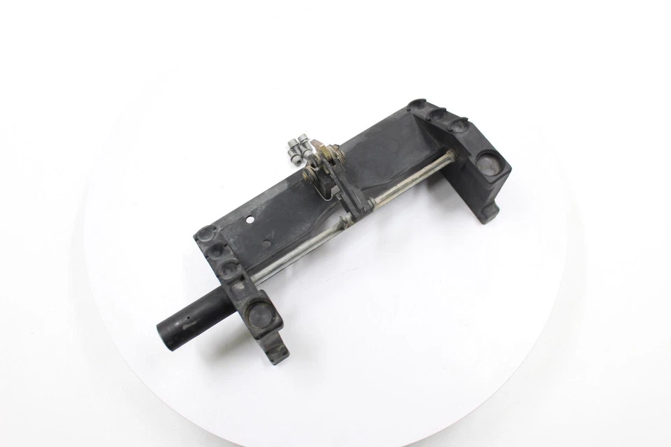 00 BMW R1100R OEM CONJUNTO DE BLOQUEO DE PESTILLO DE ASIENTO DE PASAJERO TRASERO Foto 4 de 4