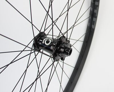 WTB KOM Light i25 INDUSTRY NINE 15x100mm 27,5 Zoll MTB Laufrad vorne 6 Loch 650B