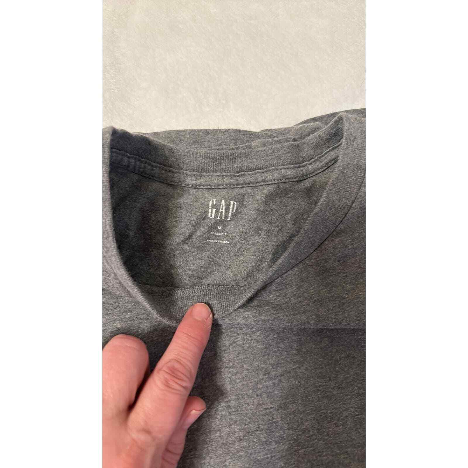 Size M E.T. Universal Studios and Gap - image 7