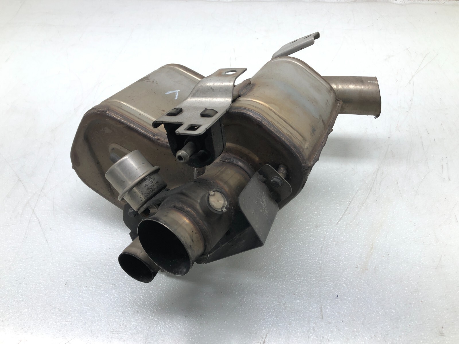 2017-2022 MASERATI LEVANTE 3.0L LEFT DRIVER REAR EXHAUST MUFFLER OEM.