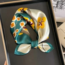 Women Fashion Small Scarf 100% Silk Bandana Green Flower Neckerchief Tied 20''