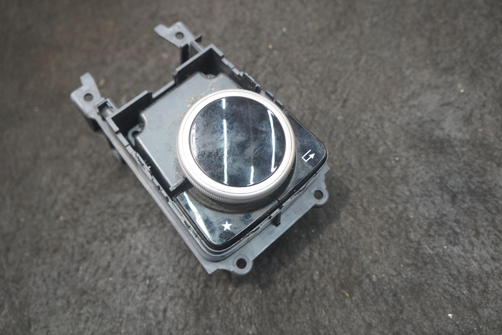 Console Radio Controller Switch Knob 2059006015 Aston Martin Vantage 2019 *Note*