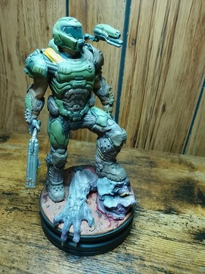 Doom Eternal ThinkGeek Modern Icons Doom Slayer Statue