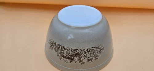 Pyrex Forest Fancies 403 Mixing Bowl, 2.5 Qt GA
