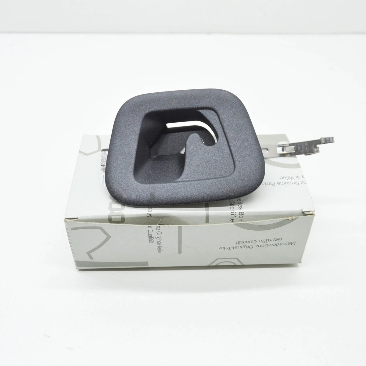 W205 C43AMG 右リア シーリングレール A 205 730 36 01 MERCEDES-BENZ C W205 Rear Left Seat Front Trim Ring