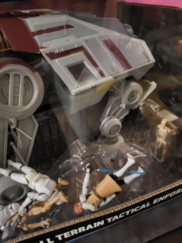 AT-TE All Terrain Tactical Enforcer Guerra de las Galaxias The Clone Wars Costco sellado #2 Foto 2 de 4