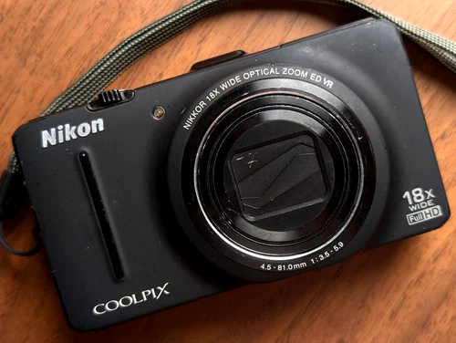 Nikon COOLPIX S9300 16.0MP Digital Camera 18x Optica Zoom Works in English Black