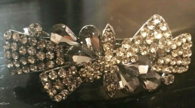 Barrette à Cheveux Twist Cristal - Argent Métallique Avec Cristaux Gris Fumé, 3.5 Pouces, Style élégant