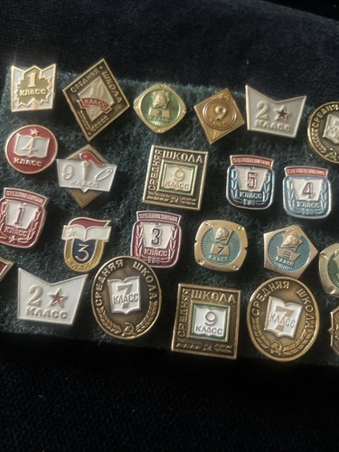 Vintage USSR Pupil 1-9 grade teacher and student badge collection 1970’s - Picture 9 of 9