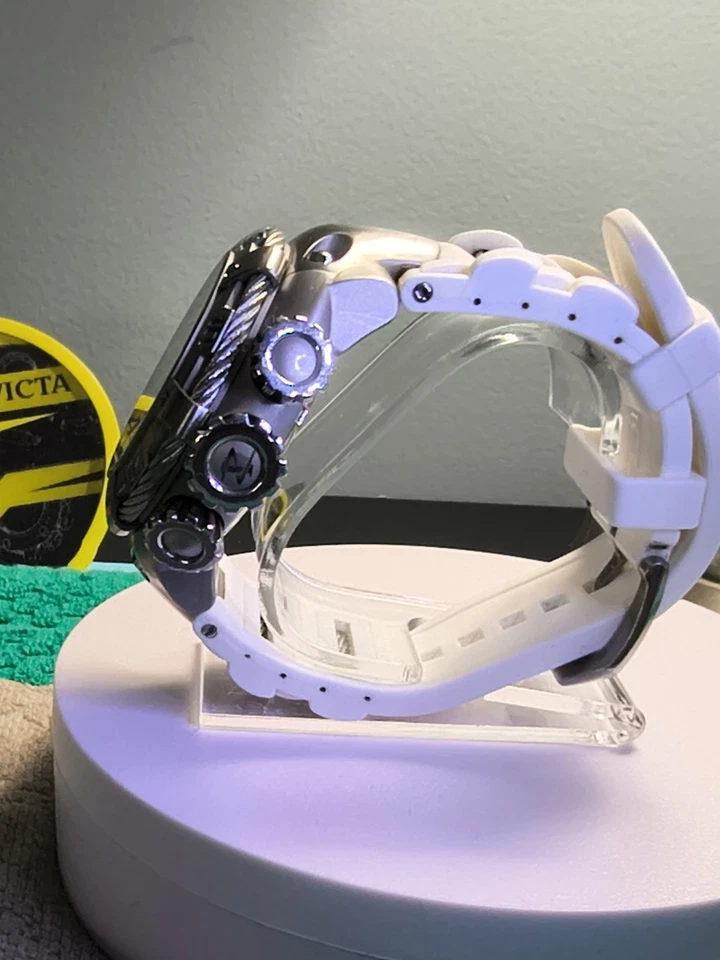 Invicta Bolt Edición Artica Modelo 26266 Edición Limitada Foto 2 de 4