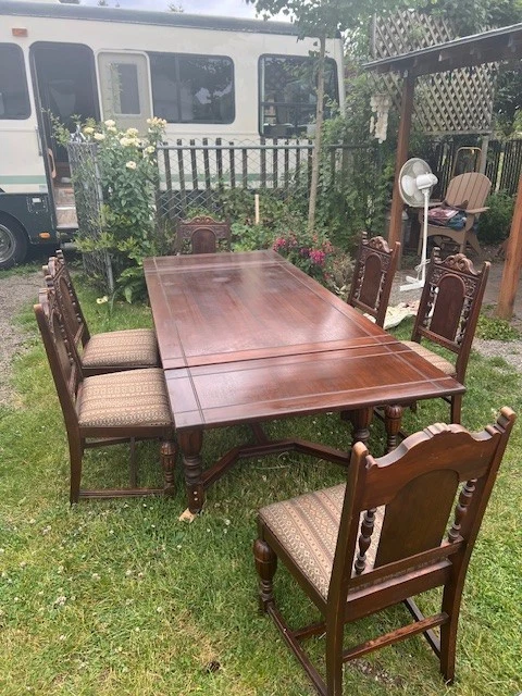 Antique Jacobean revival Dinning table with 6 matching chaires circa 1920/30 - Image 2 of 4