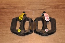 MONGOOSE Craze BMX  Pedals Fit a 1 piece crank 1/2" sized.
