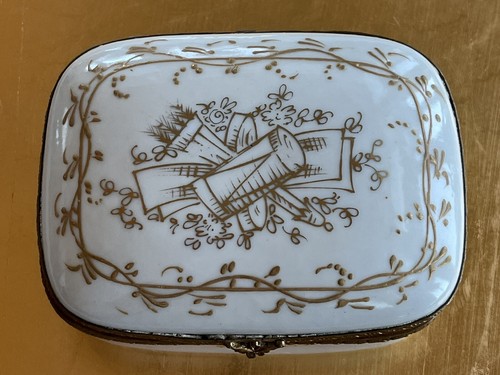 ANTIGUA F B S PORCELANA FRANCESA PINTADA A MANO CON BISAGRAS BARATIJA DORADA CAJA DE VESTIDOR - Imagen 3 de 11