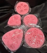 Set of 5 Silicone Fondant/Wax Melt Molds, Assorted Small Flowers.