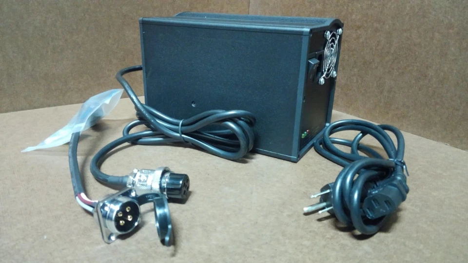 48 Volt 7,5 Ampere Batterieladegerät / Tender (neu im Karton) mit vollem Kabelbaum - Bild 4 von 4